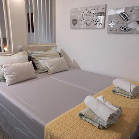 Studio Apartment With Pool Pula Bagian luar foto