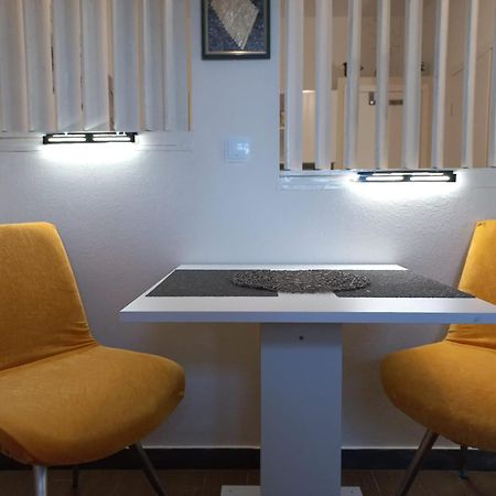 Studio Apartment With Pool Pula Bagian luar foto