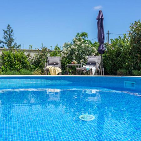 Studio Apartment With Pool Pula Bagian luar foto