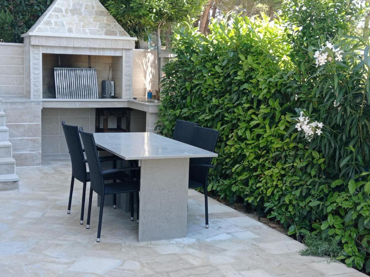 Studio Apartment With Pool Pula Bagian luar foto