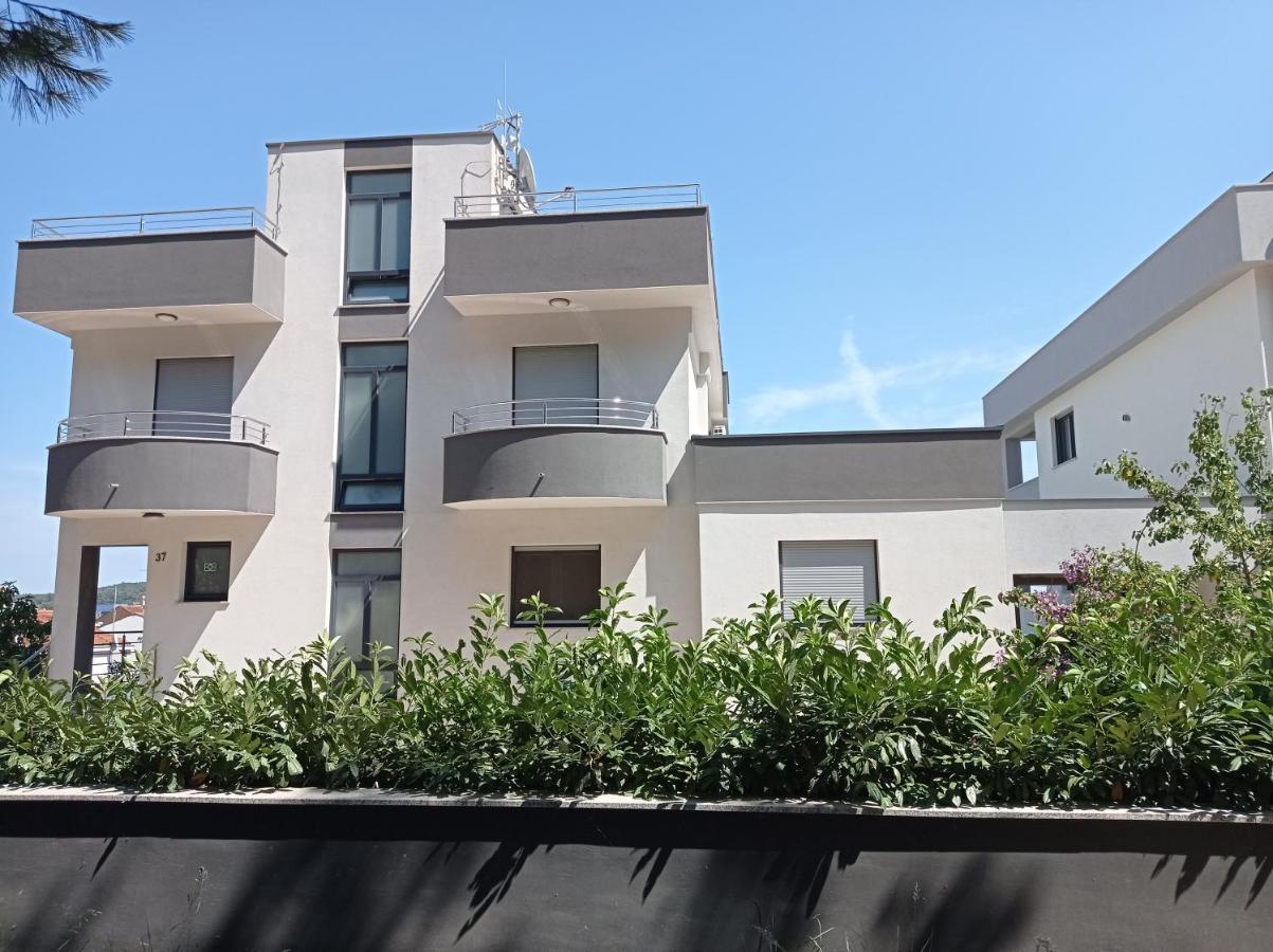 Studio Apartment With Pool Pula Bagian luar foto