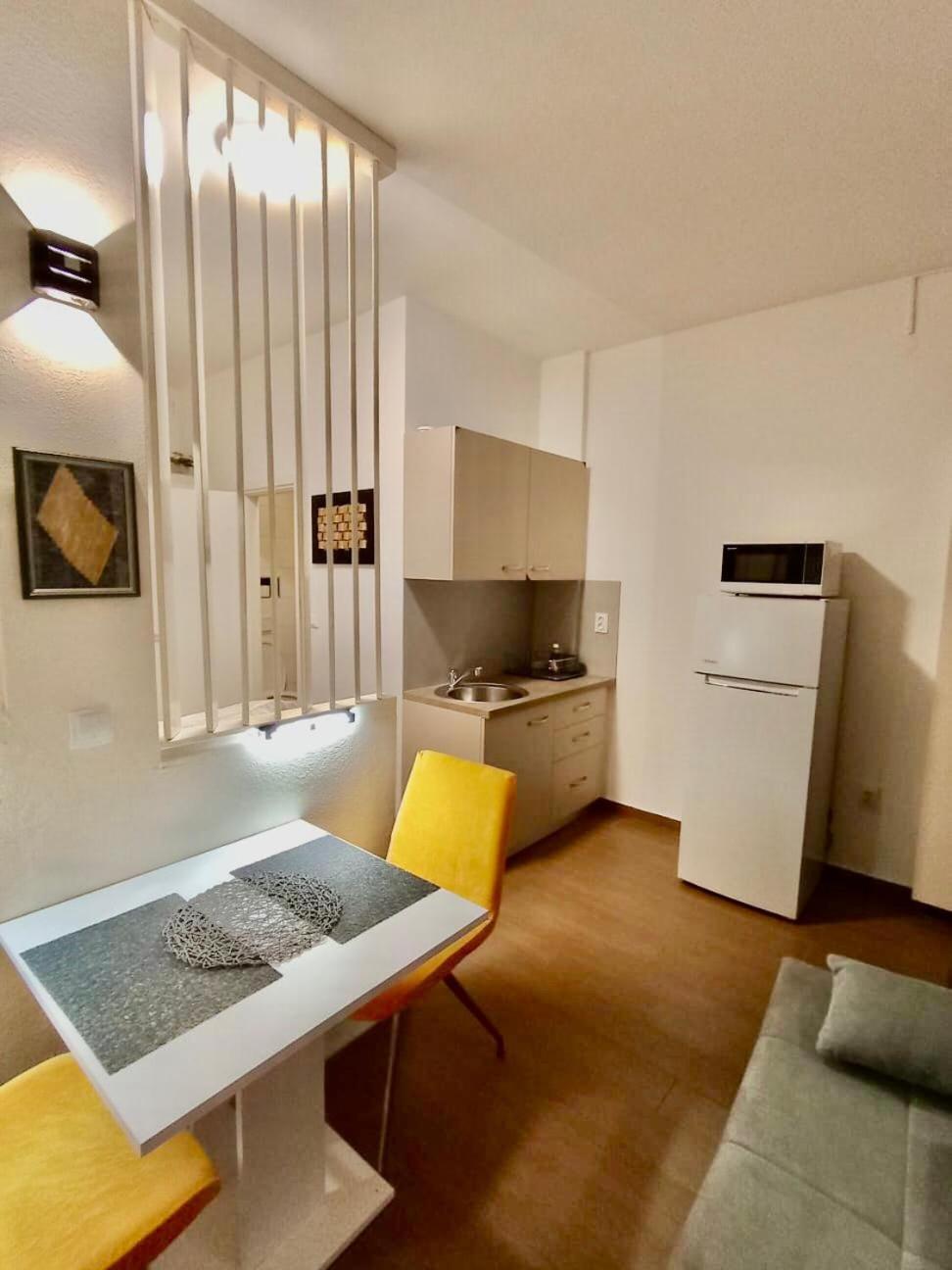 Studio Apartment With Pool Pula Bagian luar foto