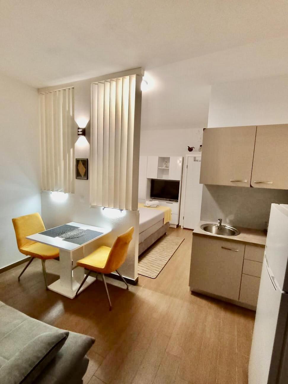 Studio Apartment With Pool Pula Bagian luar foto
