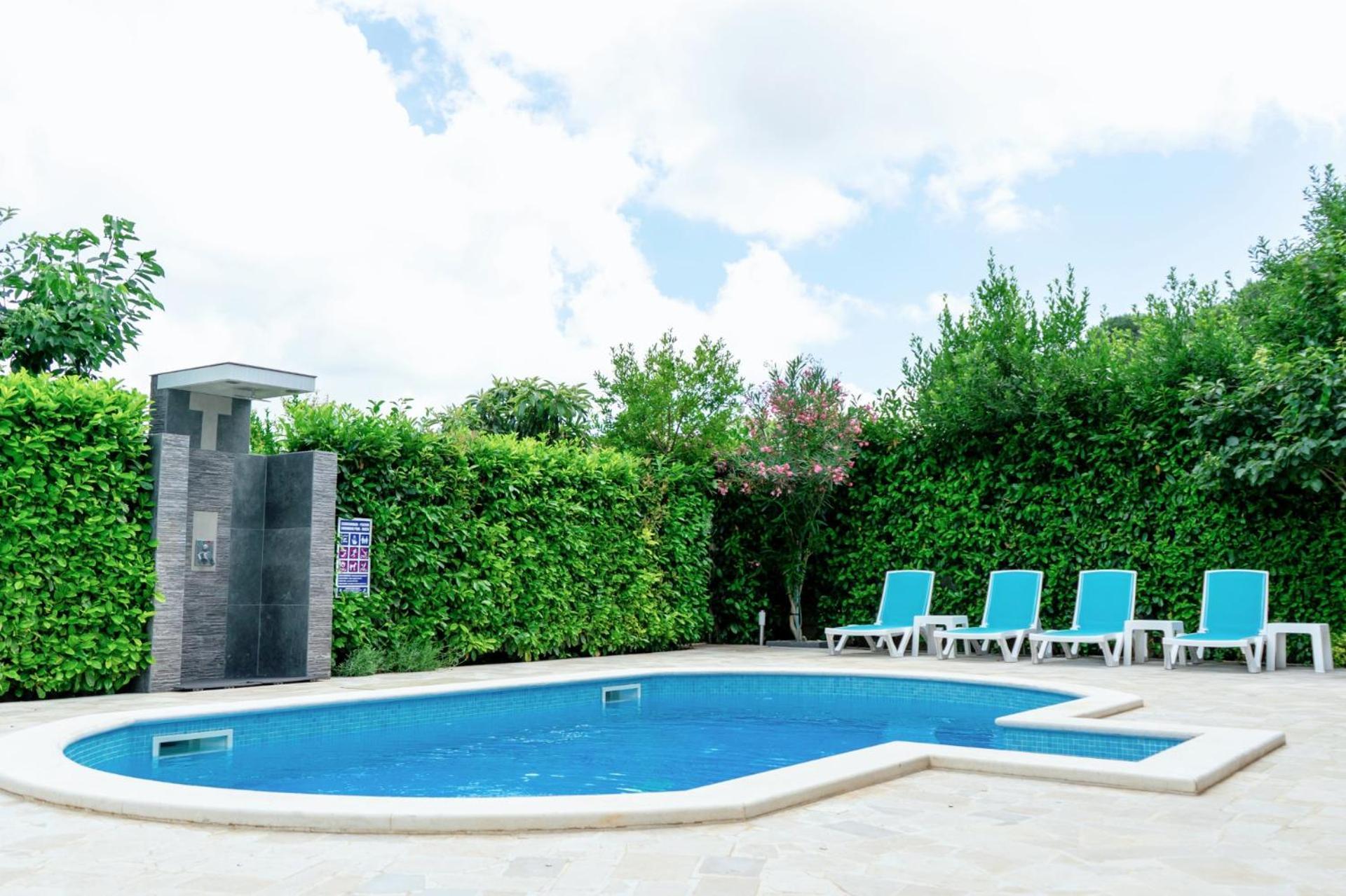 Studio Apartment With Pool Pula Bagian luar foto