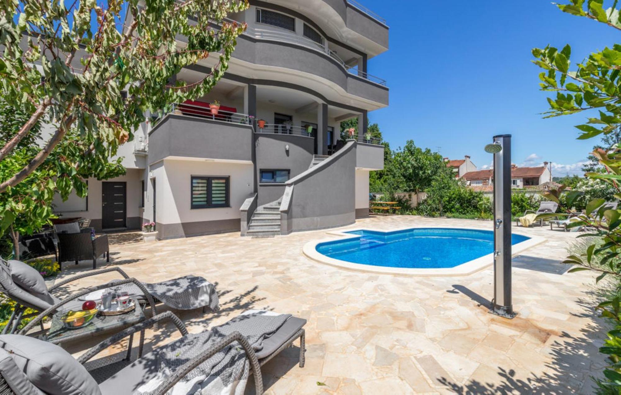 Studio Apartment With Pool Pula Bagian luar foto