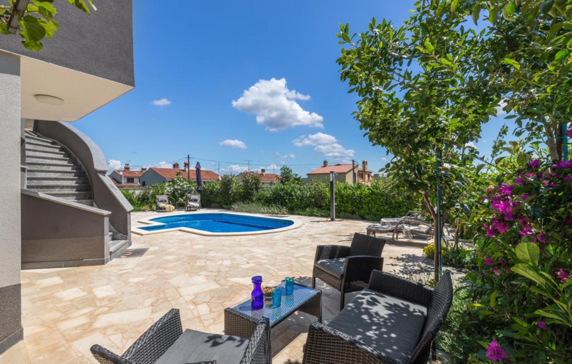 Studio Apartment With Pool Pula Bagian luar foto